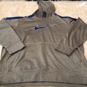 Men’s Gray and Blue Nike Therma Fit sweatshirt.